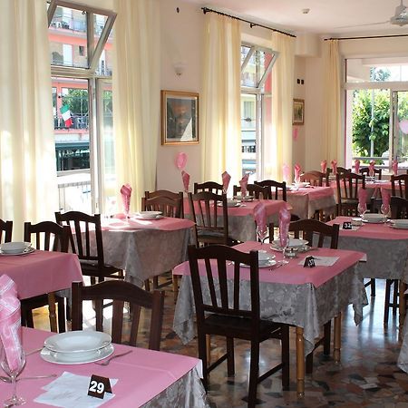 Hotel Oblio Rimini Bagian luar foto