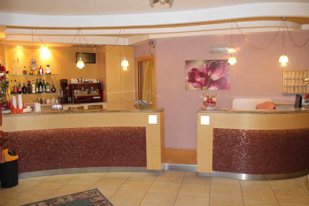 Hotel Oblio Rimini Bagian luar foto