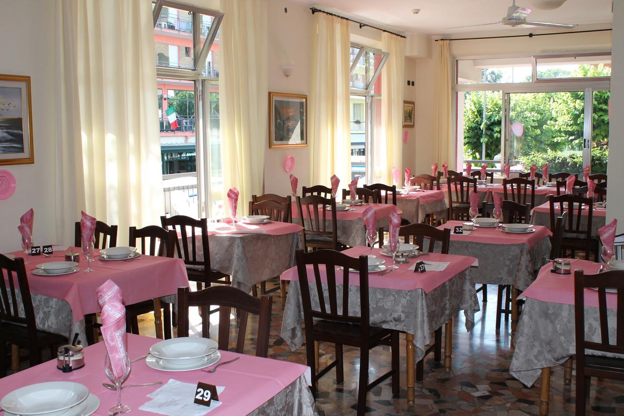 Hotel Oblio Rimini Bagian luar foto