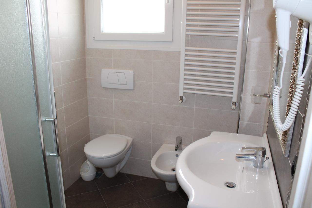 Hotel Oblio Rimini Bagian luar foto