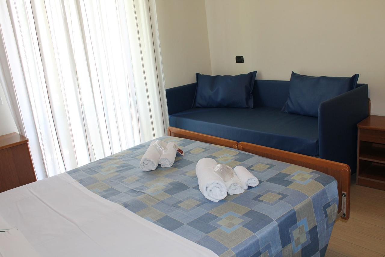 Hotel Oblio Rimini Bagian luar foto