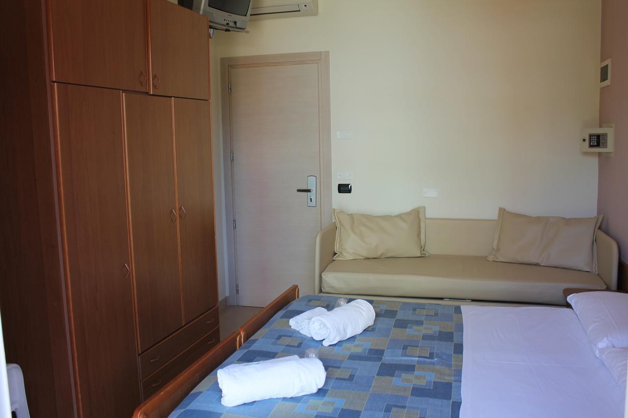 Hotel Oblio Rimini Bagian luar foto