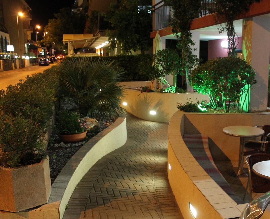 Hotel Oblio Rimini Bagian luar foto